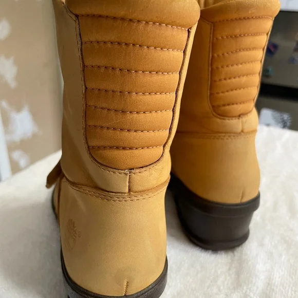 Timberland Tan Lace Up Boots with Rugged Design - Picture 3 of 8